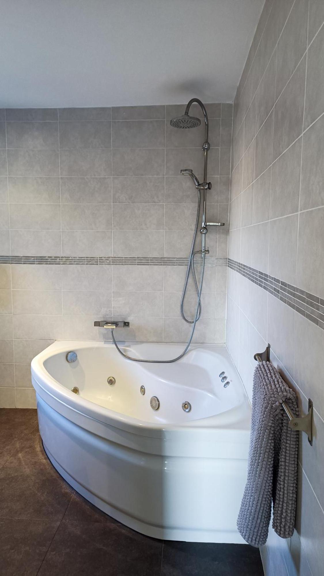 U Casone, B&W Modern Apartment, Spa, Wifi, Air-Conditioning, Free Parking, Decreasing Prices Aghione Εξωτερικό φωτογραφία